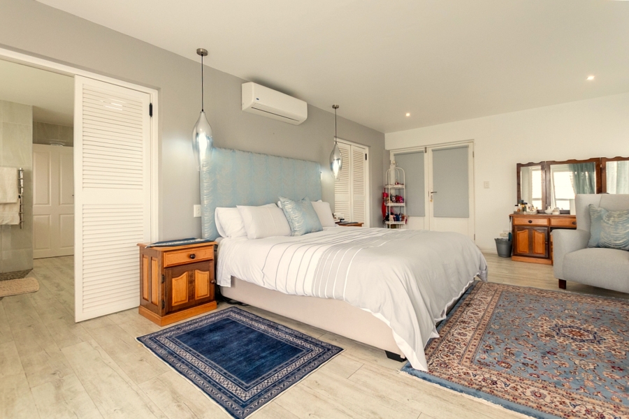 4 Bedroom Property for Sale in Paradise Beach Western Cape